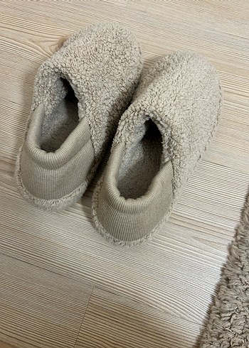 Krem Kürk Detaylı Kadın Ev ayakkabısı - Görsel 5