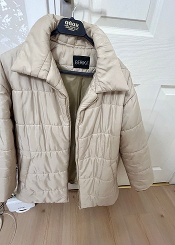 Bej Kemerli Kısa Kadın Kışlık Mont - Görsel 3