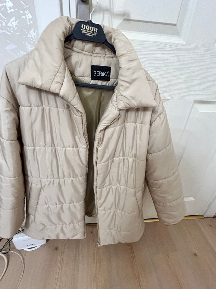 Bej Kemerli Kısa Kadın Kışlık Mont - Görsel 3