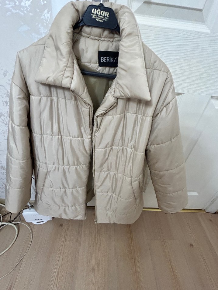 Bej Kemerli Kısa Kadın Kışlık Mont - Görsel 2