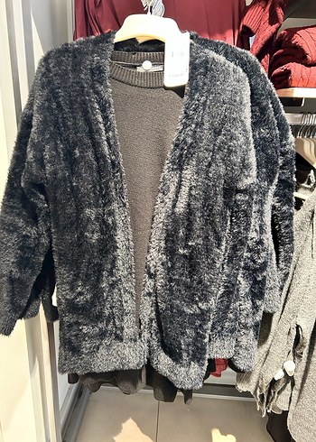 Siyah Uzun Kollu Suni Kürk Detaylı Kadın hırka Sm  bedene uygun - Görsel 2