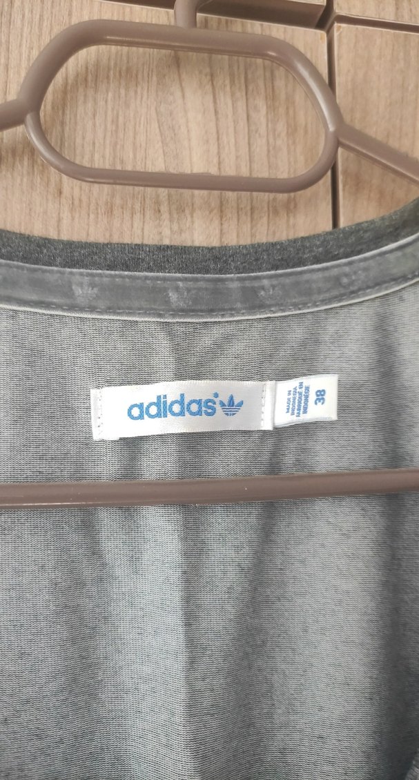 Gri Payetli Kolsuz Adidas Tişört - Görsel 3