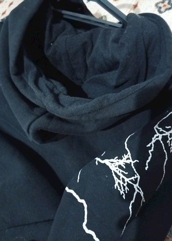 Nakışlı Siyah Kapüşonlu Sweatshirt - Görsel 4