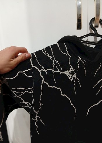 Nakışlı Siyah Kapüşonlu Sweatshirt - Görsel 3