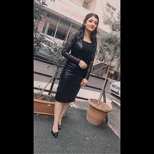 Siyah payetli elbise