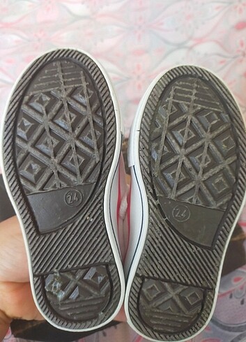 24 Beden beyaz Renk 24 numara beyaz Converse ayakkabı