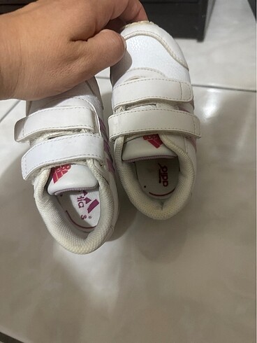 22 Beden beyaz Renk Adidas 22 numara tertemiz kızbebek spor ayakkabı