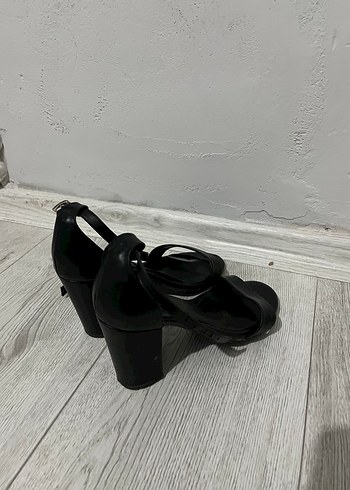 Trendyol & Milla Sik Siyah Topuklu Sandalet