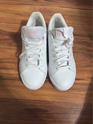 Adidas beyaz ayakkabı