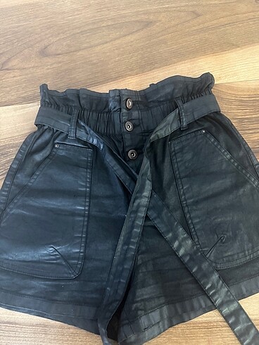 Zara numuk deri şort - Görsel 2