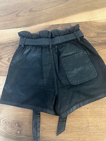 Zara numuk deri şort - Görsel 3