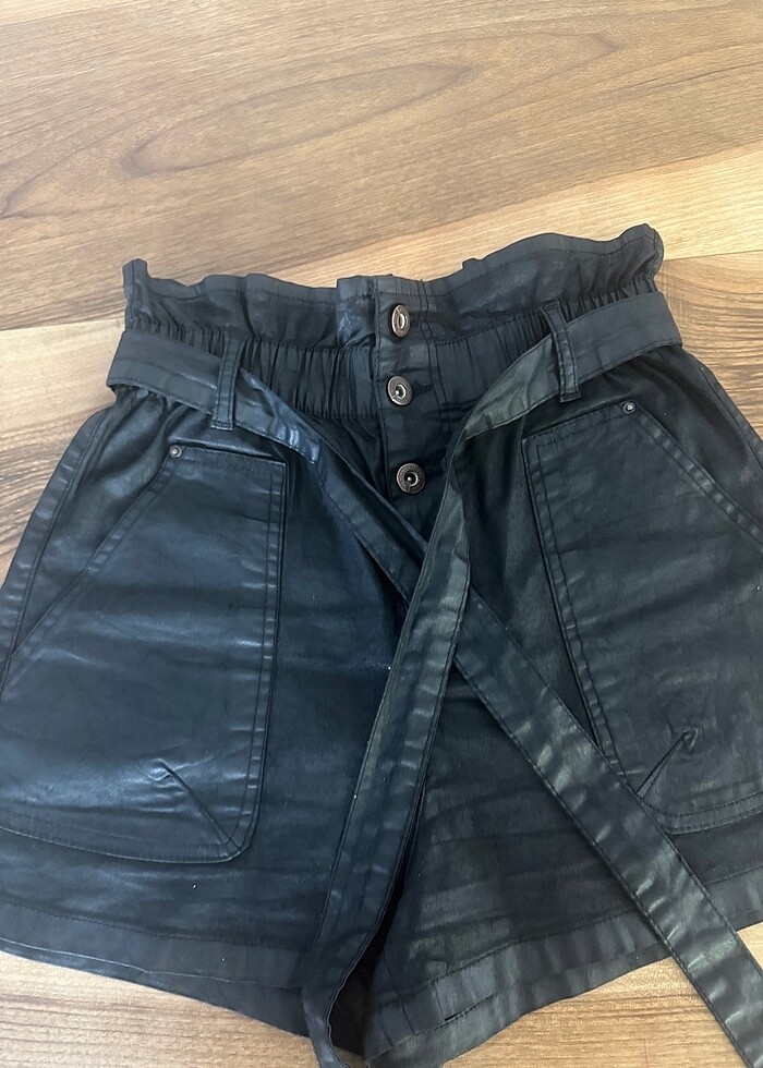 Zara numuk deri şort - Görsel 2