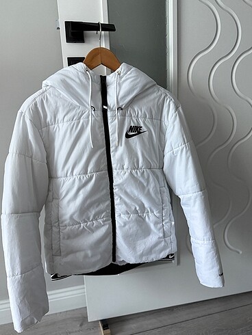 Nike beyaz kadın mont