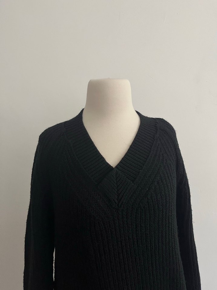 Siyah V Yaka Örgü Kadın Triko - Görsel 2