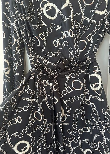 Zincir Detaylı saten elbise - Görsel 4