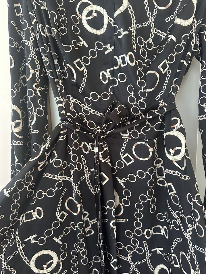 Zincir Detaylı saten elbise - Görsel 4