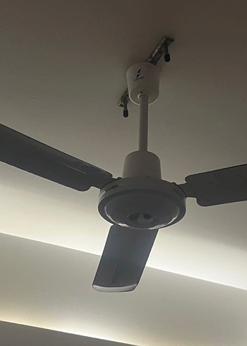 Beyaz ve Gri Tavan Vantilatörü - Görsel 3