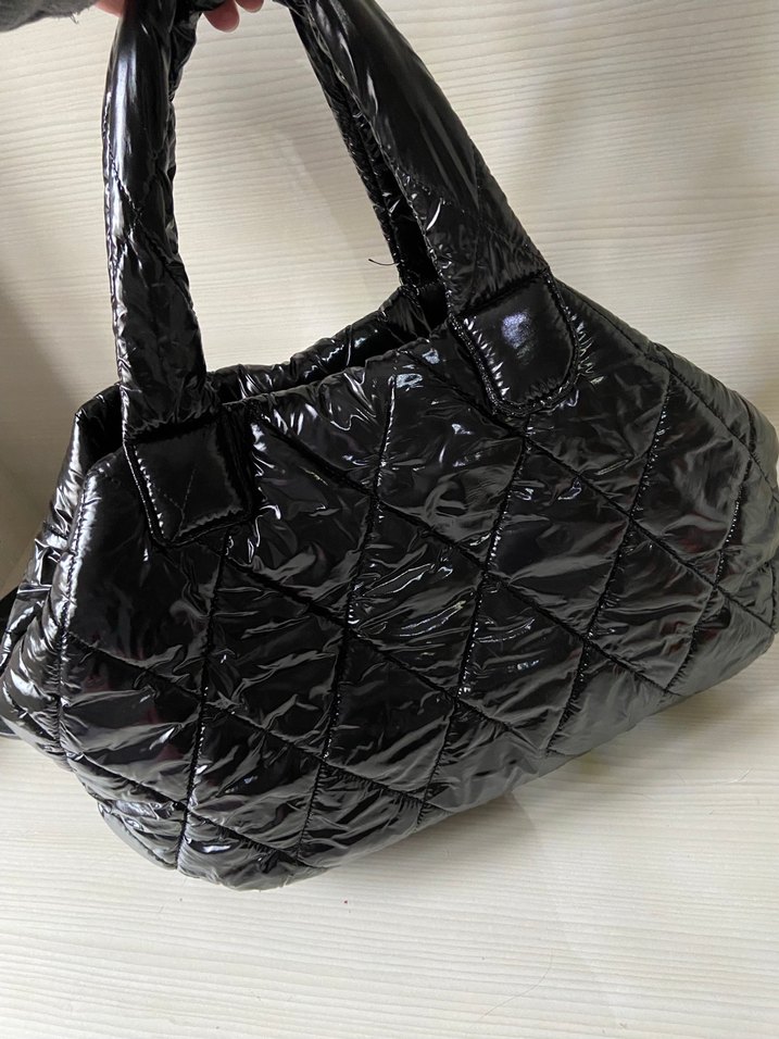 Kilitli Siyah Parlak Kadın Çanta - Görsel 2