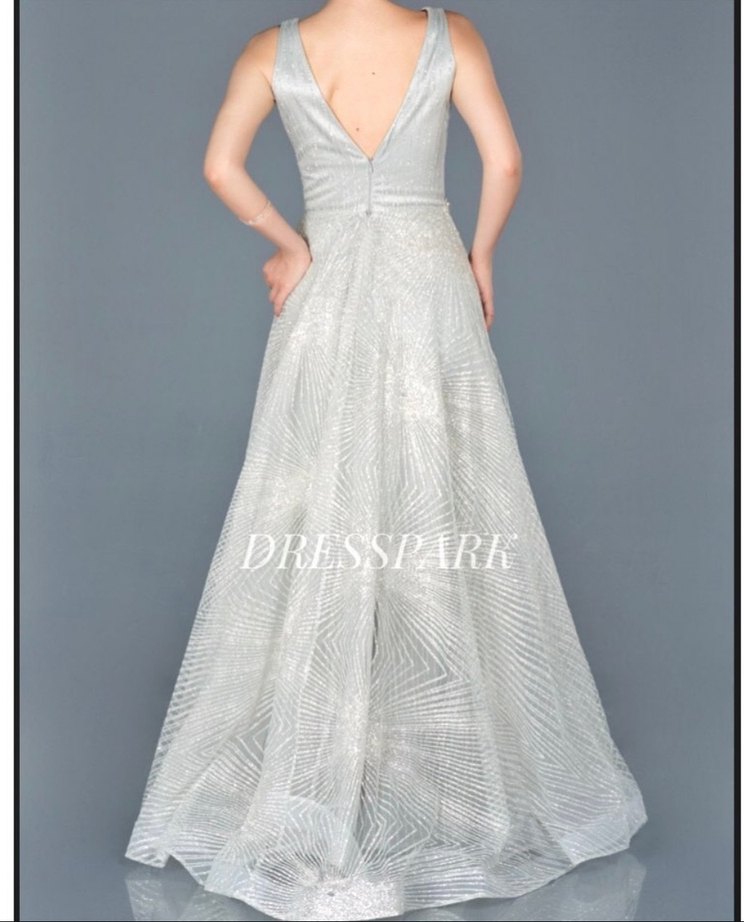 V Yaka Parlak Gri Uzun Kadın Abiye - Görsel 4