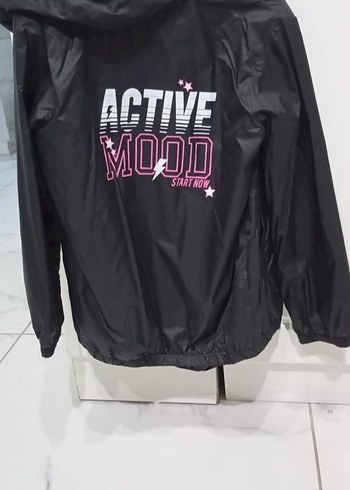 Siyah Kapüşonlu kizYağmurluk - Görsel 2