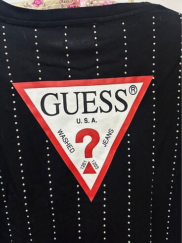 s Beden siyah Renk GUESS ORJ ETİKETLİ SMALL BEDEN TİŞÖRT