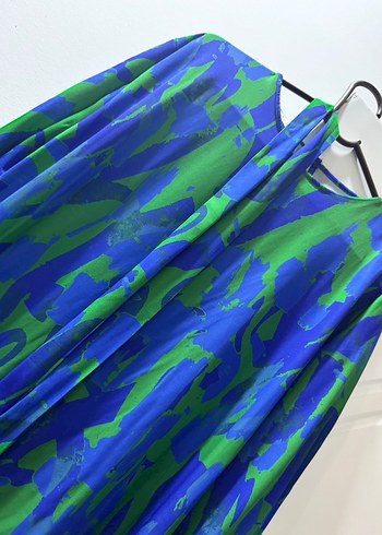 Mavi Yeşil Bağlama Desenli Uzun Elbise - Görsel 3