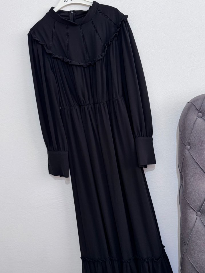 Uzun Siyah Gotik Fırfırlı Elbise - Görsel 3