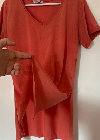 Kırmızı V Yaka  Kadın Tişört - Görsel 3