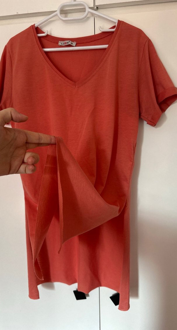 Kırmızı V Yaka  Kadın Tişört - Görsel 3