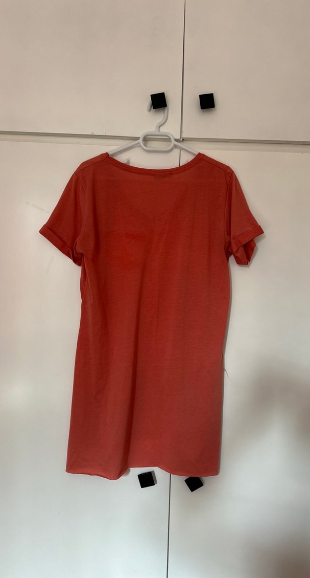 Kırmızı V Yaka  Kadın Tişört - Görsel 4