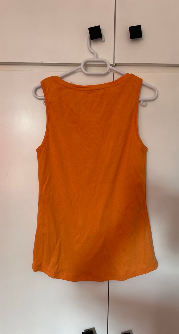 Turuncu V Yakalı Düğmeli Kolsuz Kadın Atlet - Görsel 3