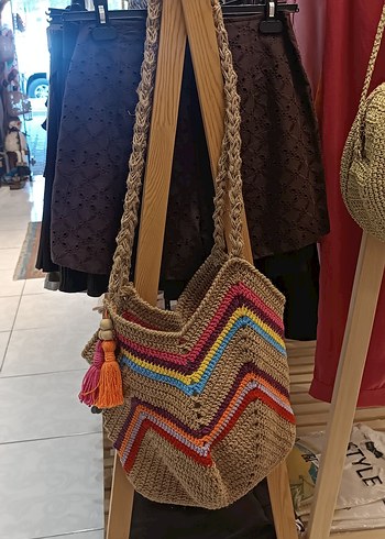 Püsküllü Çok Renkli Örgü Kadın Çanta