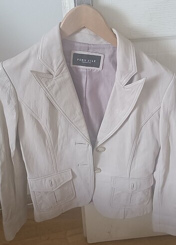 Üç ayrı renkte deri ceketler - Görsel 3