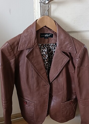 Üç ayrı renkte deri ceketler - Görsel 4