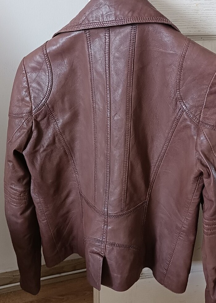 Üç ayrı renkte deri ceketler - Görsel 2