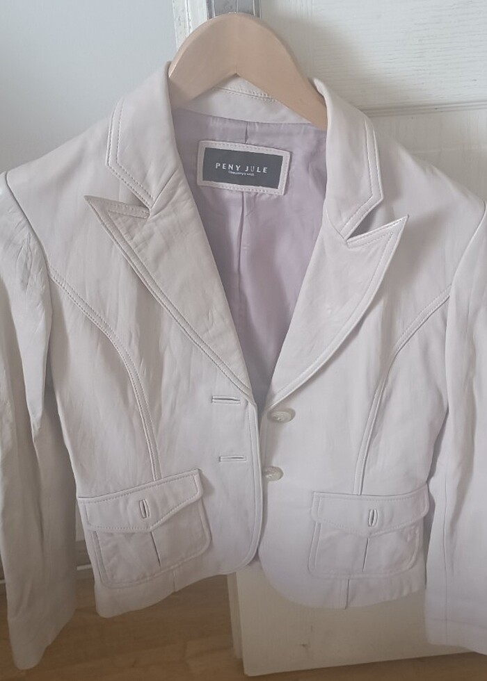 Üç ayrı renkte deri ceketler - Görsel 3