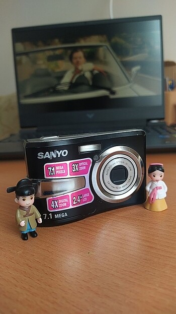 Sanyo s750 7.1 MP Dijital Fotoğraf Makinesi 