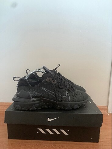 Nike react serisi az kullanılmış