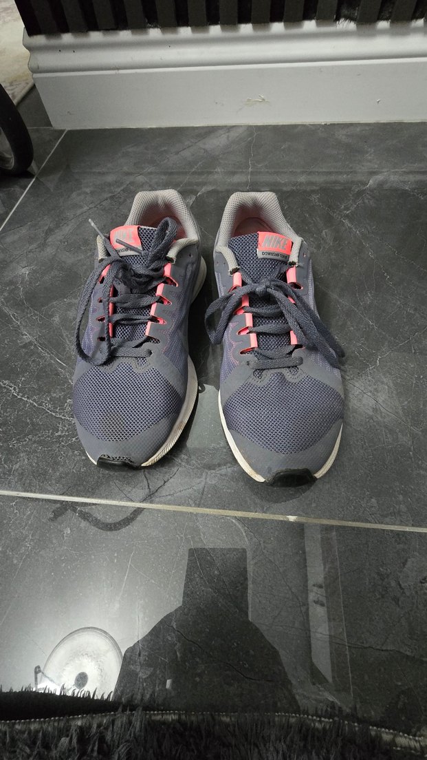 Pembe Detaylı Gri Spor Ayakkabı - Görsel 3