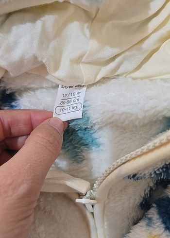 erkek Çocuk Beyaz Kapüşonlu Bağlama Desenli Ceket - Görsel 2