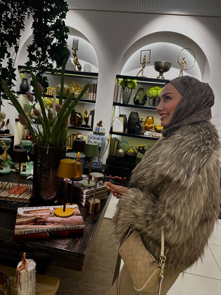 Kahverengi Etnik Desenli Uzun Kürklü Kadın Kaban - Görsel 2