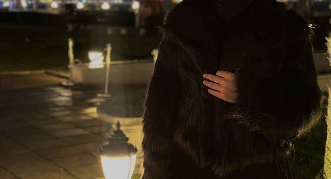 Siyah Kürklü Kadın Midi Mont - Görsel 2