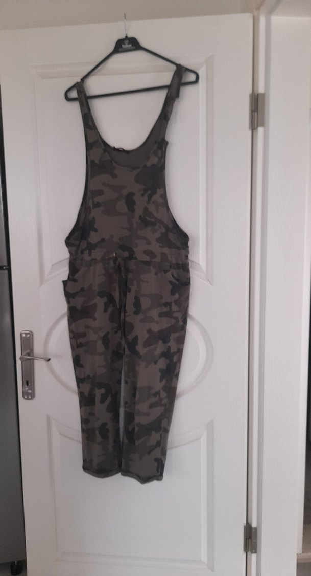 Bayan Kamuflaj Desenli Kemerli Tulum - Görsel 2