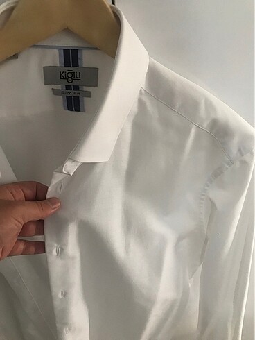 Kiğılı m beden beyaz gömlek bi kez giyildi