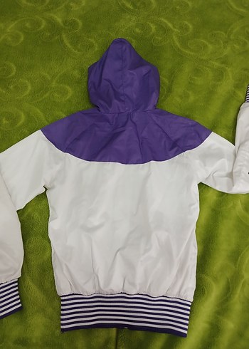 Nike Mor-Beyaz Kapüşonlu Yağmurluk - Görsel 3