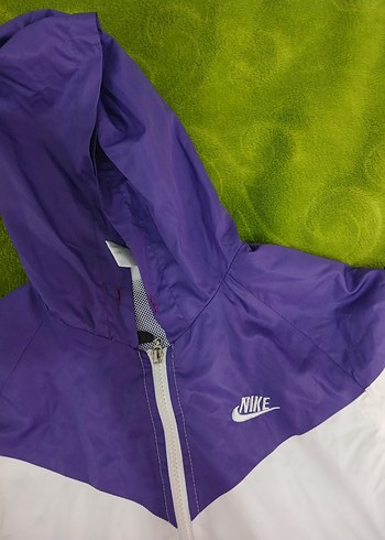 Nike Mor-Beyaz Kapüşonlu Yağmurluk - Görsel 2