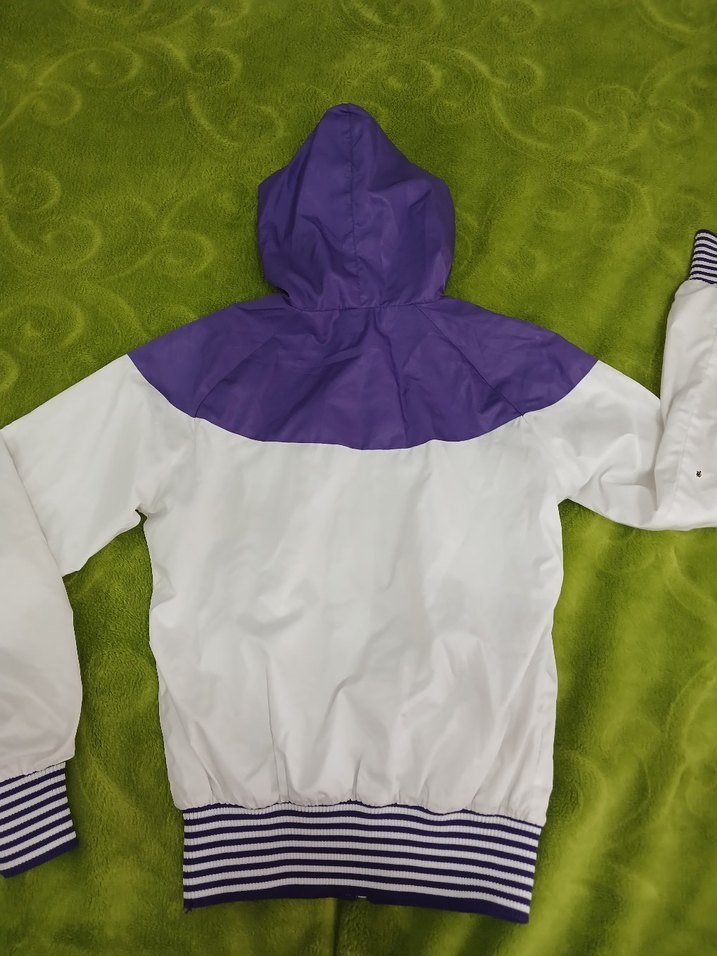 Nike Mor-Beyaz Kapüşonlu Yağmurluk - Görsel 3
