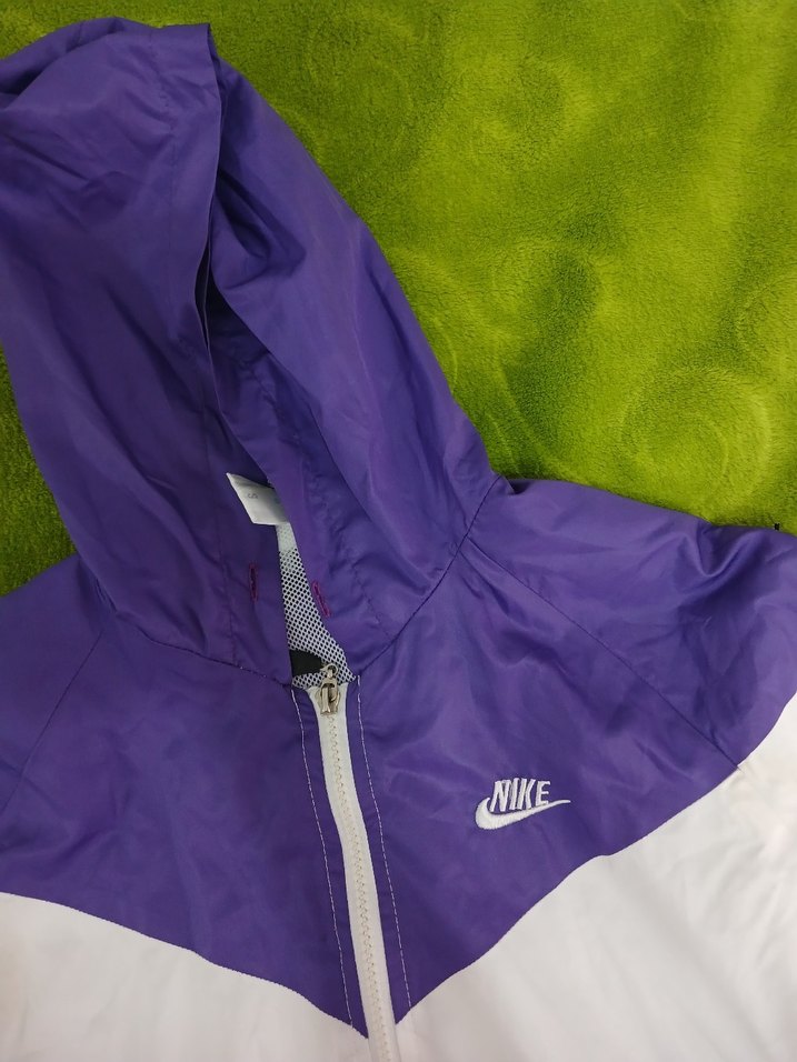 Nike Mor-Beyaz Kapüşonlu Yağmurluk - Görsel 2