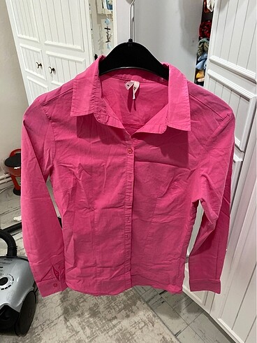 Pembe gömlek