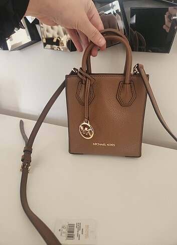 Michael kors askılı canta 